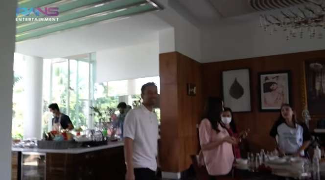 Rumah Mewah Penyanyi Top Ini Bikin Raffi Ahmad Diam Seribu Bahasa, Sultan Andara Sampai Rela Lepas Sepatu Agar Tak Kotori Lantai!
