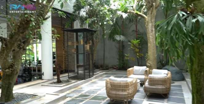 Rumah Mewah Penyanyi Top Ini Bikin Raffi Ahmad Diam Seribu Bahasa, Sultan Andara Sampai Rela Lepas Sepatu Agar Tak Kotori Lantai!