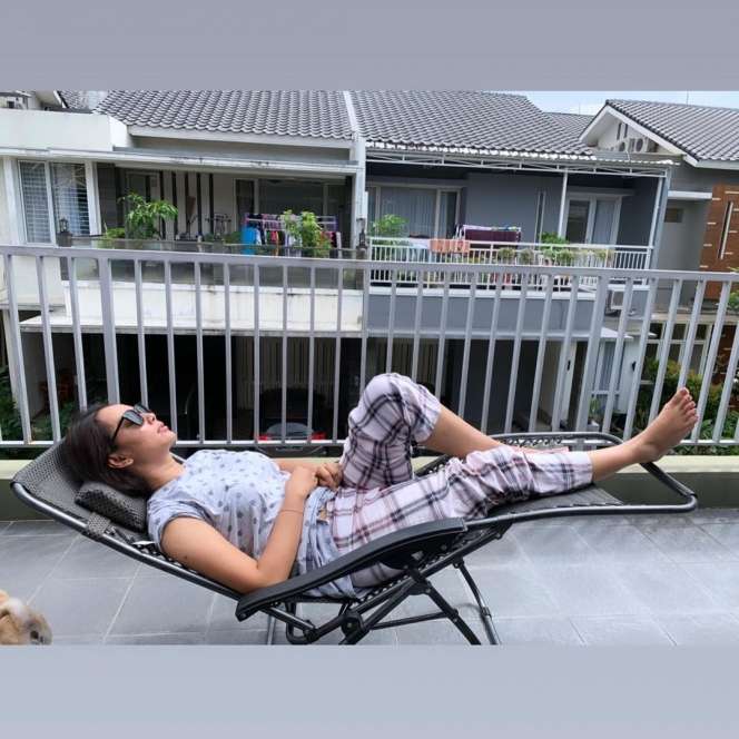 8 Potret Rumah Kalina Ocktaranny, Didominasi Warna Putih dan Punya Spot Favorit untuk Berfoto