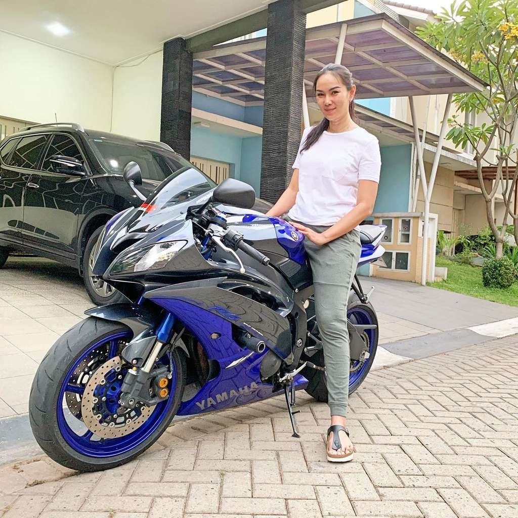 8 Potret Rumah Kalina Ocktaranny, Didominasi Warna Putih dan Punya Spot Favorit untuk Berfoto