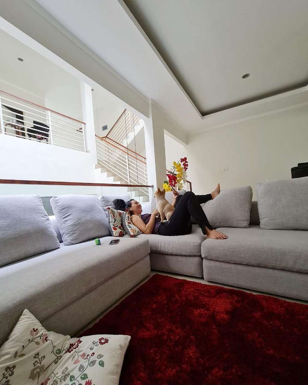 8 Potret Rumah Kalina Ocktaranny, Didominasi Warna Putih dan Punya Spot Favorit untuk Berfoto