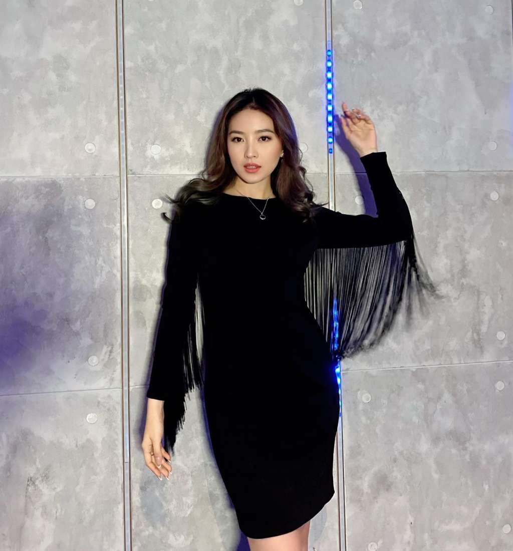 Dulu Tinggal di Rumah Gubuk Berlantai Bolong, Hidup Artis Cantik Ini Berubah Drastis Usai Kariernya Melejit, Kini Huniannya Bak Villa Mewah