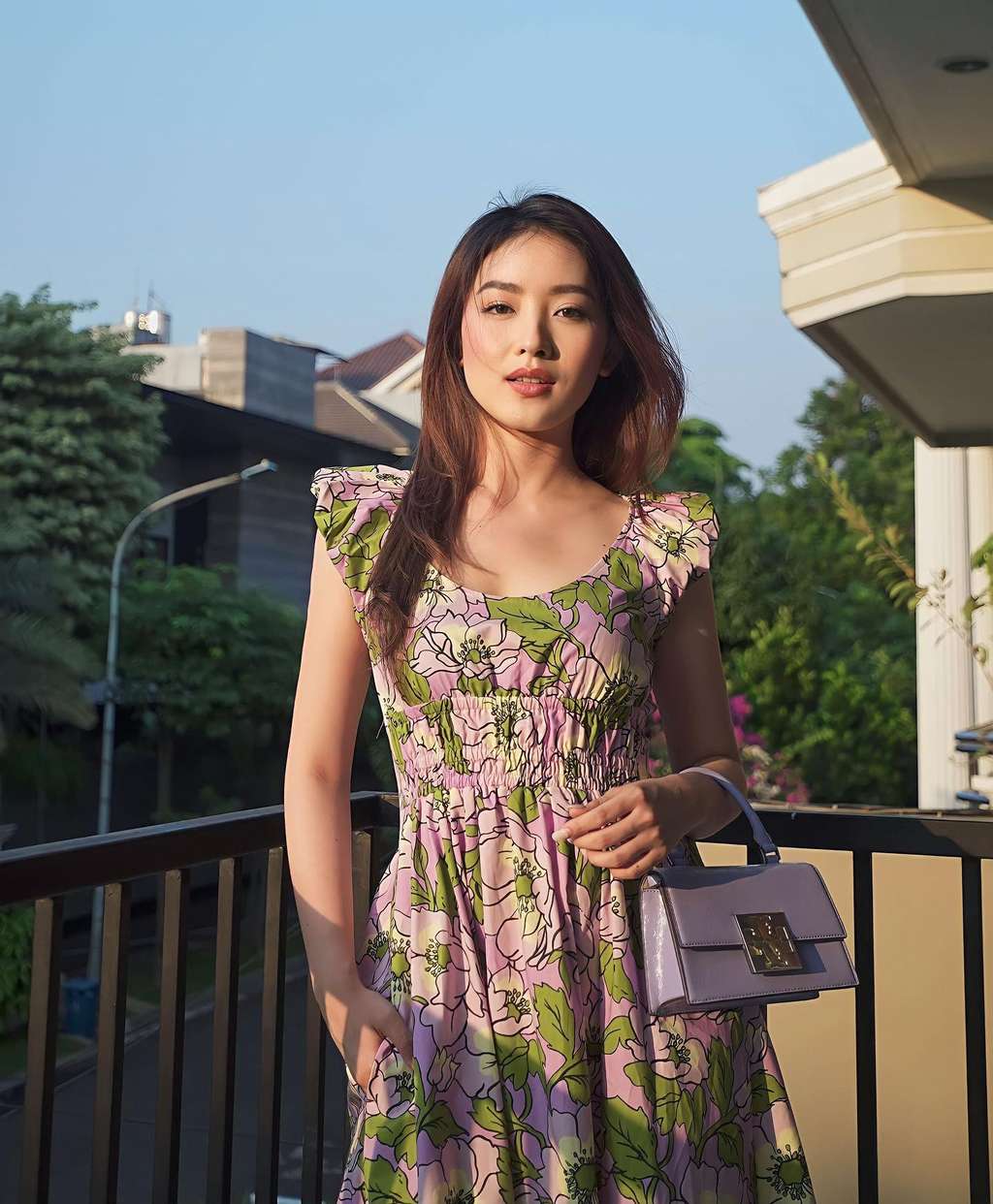 Dulu Tinggal di Rumah Gubuk Berlantai Bolong, Hidup Artis Cantik Ini Berubah Drastis Usai Kariernya Melejit, Kini Huniannya Bak Villa Mewah