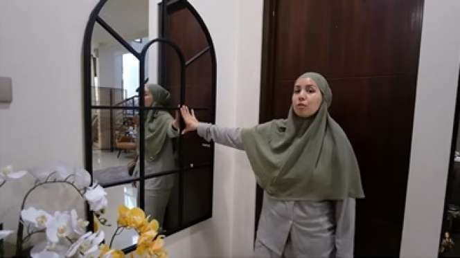 Intip Rumah Mewah Ibu Kos Tya Ariestya yang Serba Pakai Smart Furniture, Estetik dan Menghemat Ruang Banget