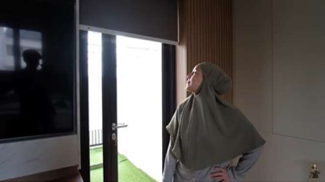 Intip Rumah Mewah Ibu Kos Tya Ariestya yang Serba Pakai Smart Furniture, Estetik dan Menghemat Ruang Banget