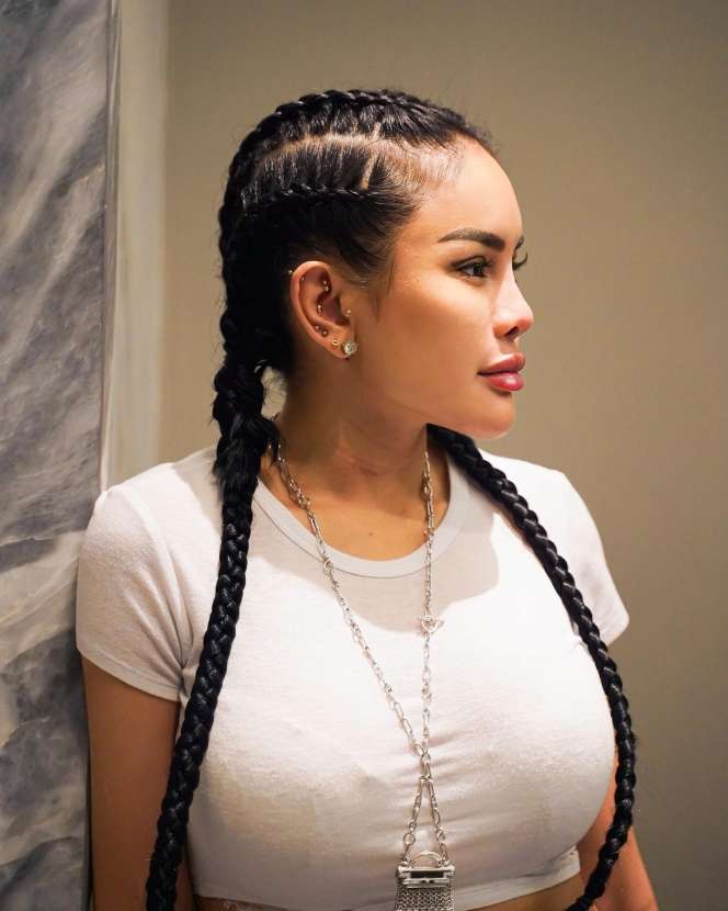Nikita Mirzani Bagikan Potret Terbaru Usai Oplas di Korea, Malah Disebut Mirip Nindy Ayunda