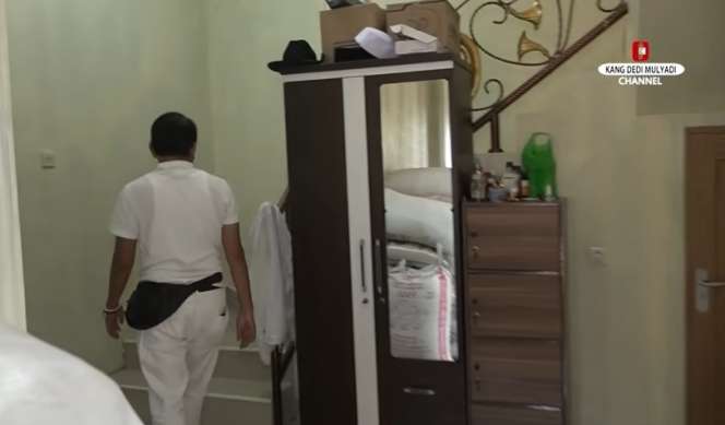 Penampakan Rumah Bak Istana di Tengah Desa, Tak Disangka Ternyata Pemiliknya…