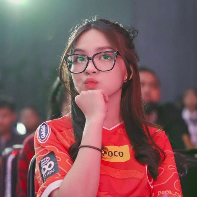 7 Potret Eca Aura yang Kocak Abis, Dianggap Netizen Seperti Kakak-Adik dengan Surya Insomnia