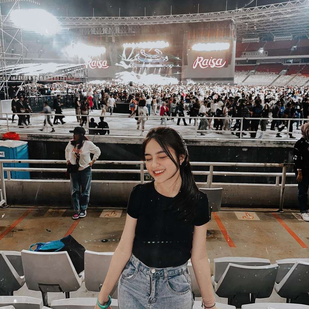 7 Potret Eca Aura yang Kocak Abis, Dianggap Netizen Seperti Kakak-Adik dengan Surya Insomnia