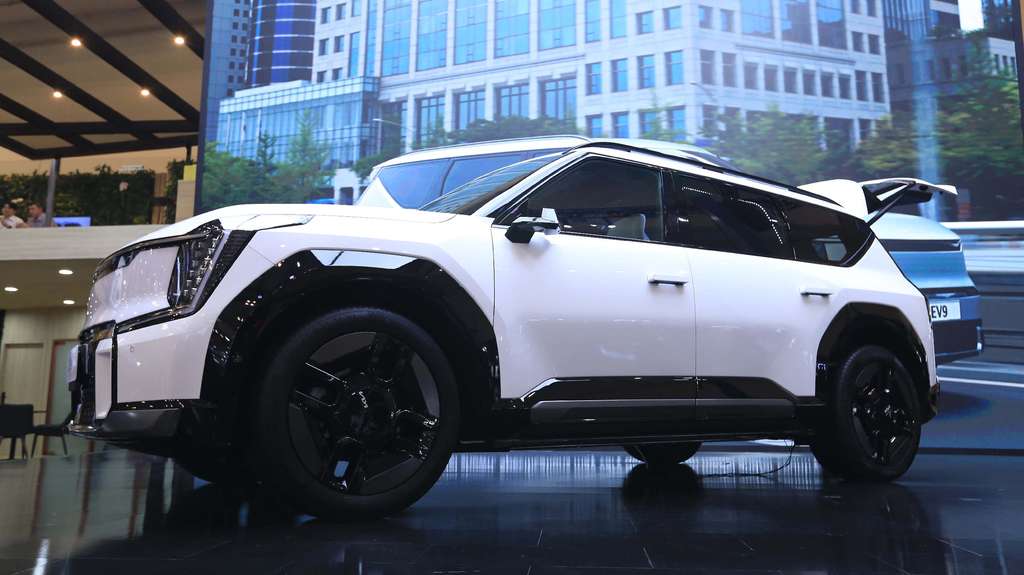 Debut di GIIAS 2023, Mobil Listrik Kia EV9 GT-Line Dibanderol Rp1,9 Miliar