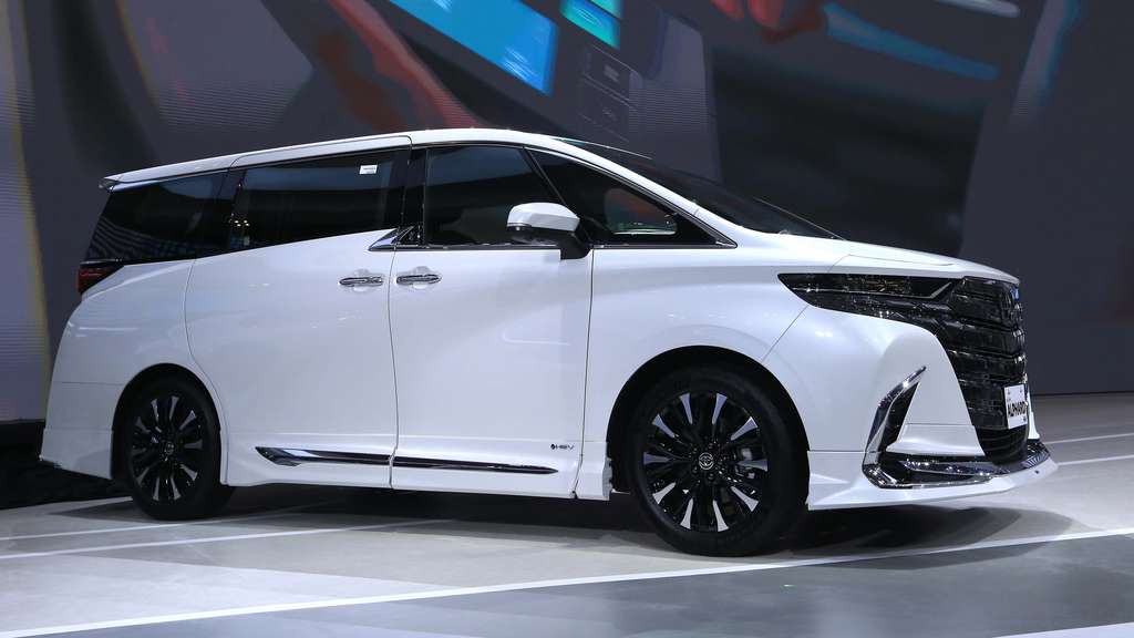 Toyota Alphard Anyar Mejeng di GIIAS 2023, Lebih Panjang