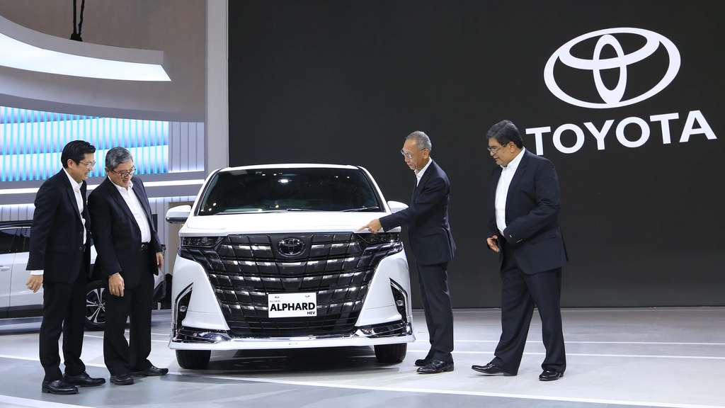 Toyota Alphard Anyar Mejeng di GIIAS 2023, Lebih Panjang