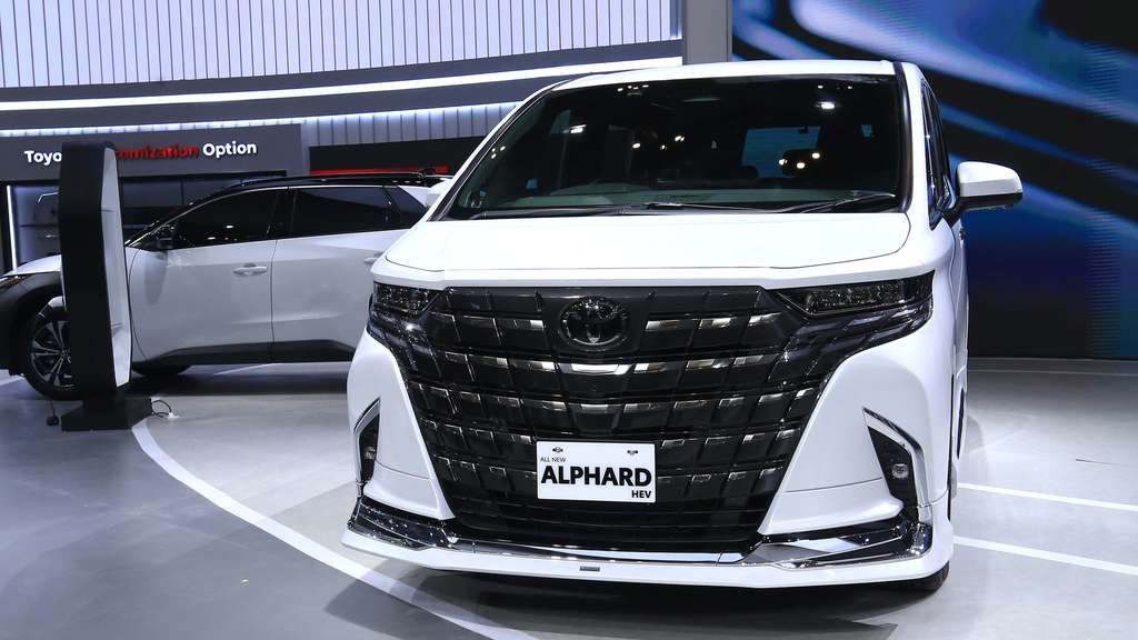 Toyota Alphard Anyar Mejeng di GIIAS 2023, Lebih Panjang