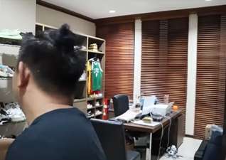 6 Potret Rumah Presenter Hits Augie Fantinus, Surganya Basket Lovers!