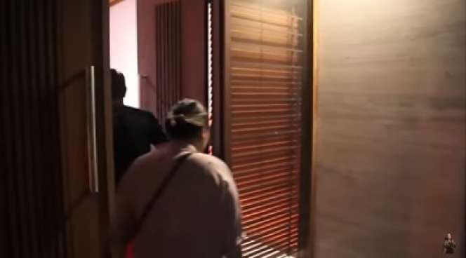 6 Potret Rumah Presenter Hits Augie Fantinus, Surganya Basket Lovers!