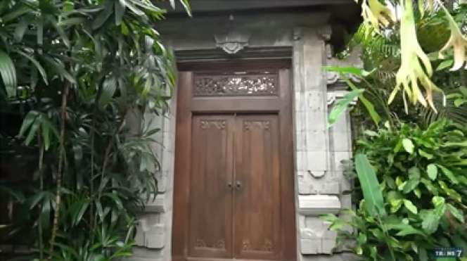 8 Potret Rumah Aktris Legendaris Christine Hakim, Unik Banget dengan Banyak Pendopo yang Menyatu Bersama Alam