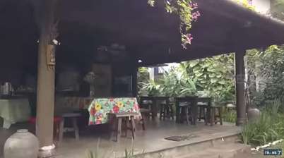 8 Potret Rumah Aktris Legendaris Christine Hakim, Unik Banget dengan Banyak Pendopo yang Menyatu Bersama Alam