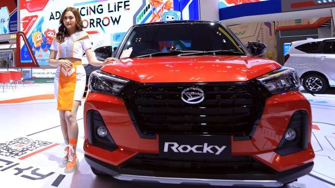 Adu Gaya SPG Cantik di GIIAS 2023, Bayarannya Ngalahin UMR Jakarta