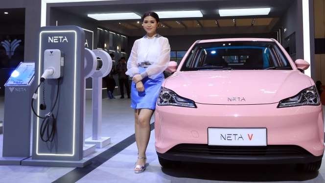 Adu Gaya SPG Cantik di GIIAS 2023, Bayarannya Ngalahin UMR Jakarta