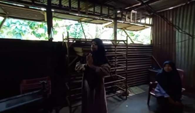 House Tour Rumah Keluarga Manurung di Desa, Pas Lihat Dalamnya...