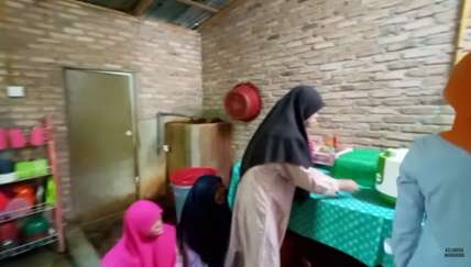 House Tour Rumah Keluarga Manurung di Desa, Pas Lihat Dalamnya...