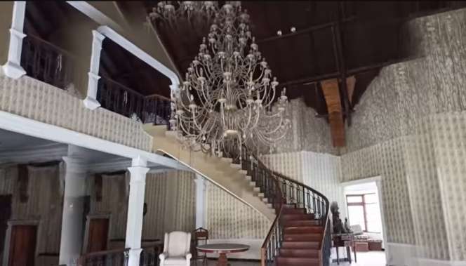 Rumah Mewah Milik Bos Muda yang Dijuluki 'Sultan Andara' Ini Terbengkalai Begitu Saja, Ada Penampakan Seram di Dalamnya!