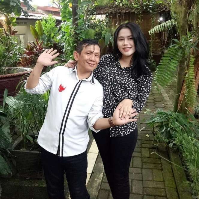 Beda Usia 20 Tahun Lebih, 7 Pasangan Ini Nyatanya Hidup Langgeng, Paling Akhir Sampai Tunjukkan Surat Cerai Bukti Masih Single