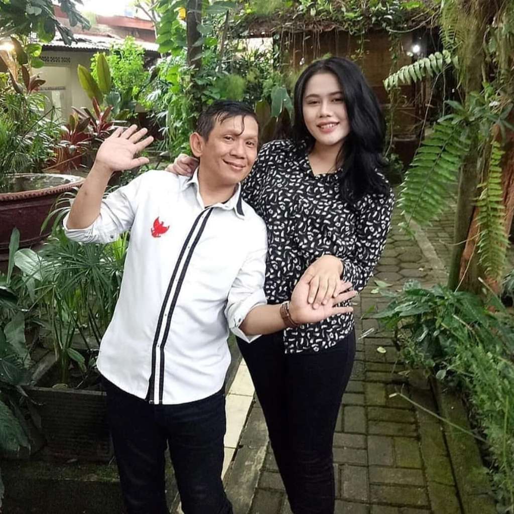 Beda Usia 20 Tahun Lebih, 7 Pasangan Ini Nyatanya Hidup Langgeng, Paling Akhir Sampai Tunjukkan Surat Cerai Bukti Masih Single