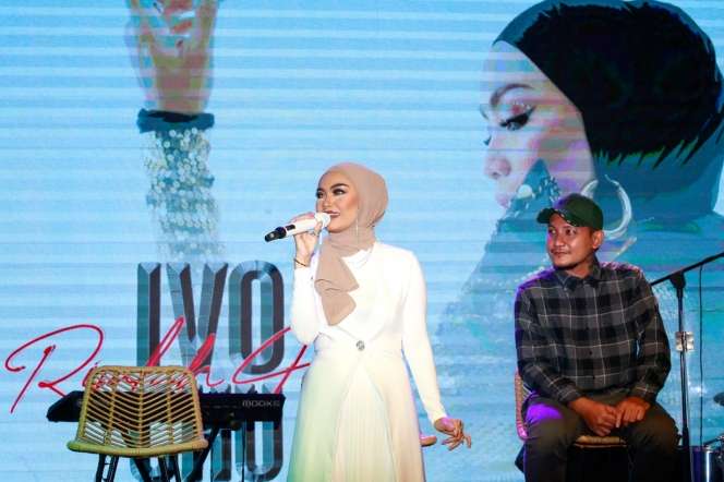 Potret Pesona Ivo Chu, Penyanyi Berhijab yang Juga Business Woman