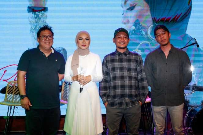 Potret Pesona Ivo Chu, Penyanyi Berhijab yang Juga Business Woman