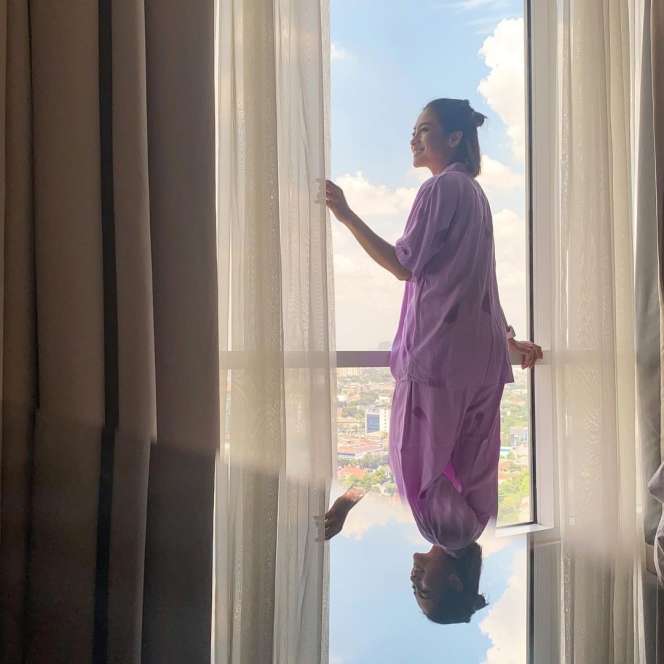 Profesi Suami Gak Main-Main, Inilah 8 Potret Apartemen Aktris Rini Yulianti yang Tak Kalah Mewah dengan Rumah Sang Kakak, Ririn Ekawati