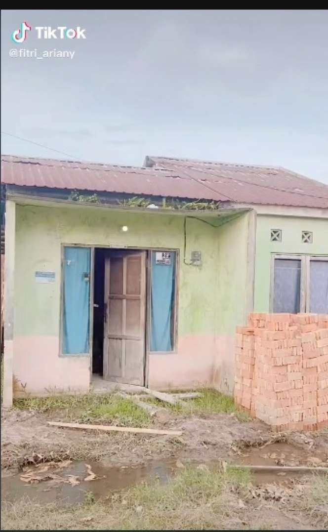 Transformasi Rumah Bekas Sederhana Usai Direnovasi, Desain Terbarunya Bikin Melongo, Bak Langit dan Bumi!