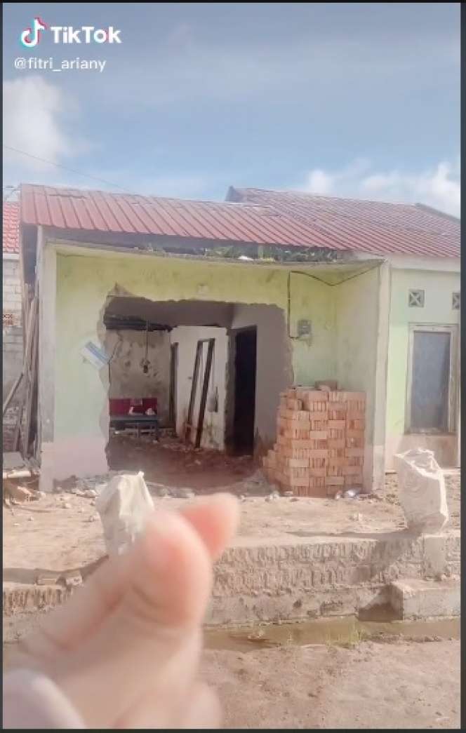 Transformasi Rumah Bekas Sederhana Usai Direnovasi, Desain Terbarunya Bikin Melongo, Bak Langit dan Bumi!
