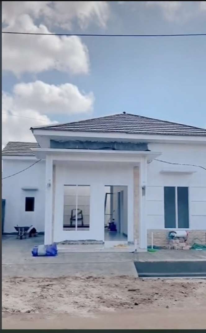 Transformasi Rumah Bekas Sederhana Usai Direnovasi, Desain Terbarunya Bikin Melongo, Bak Langit dan Bumi!