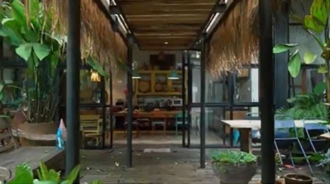 9 Potret Rumah Unik Dwi Sasono dan Widi Mulia, Tiap Sudutnya Artistik Banget, Apalagi Ruang Makannya yang Bikin Tercengang