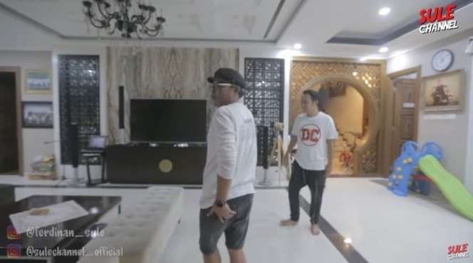 Bernilai Miliaran Rupiah, Ini Potret Rumah Mewah Denny Cagur yang Dituding sebagai Senior Arogan