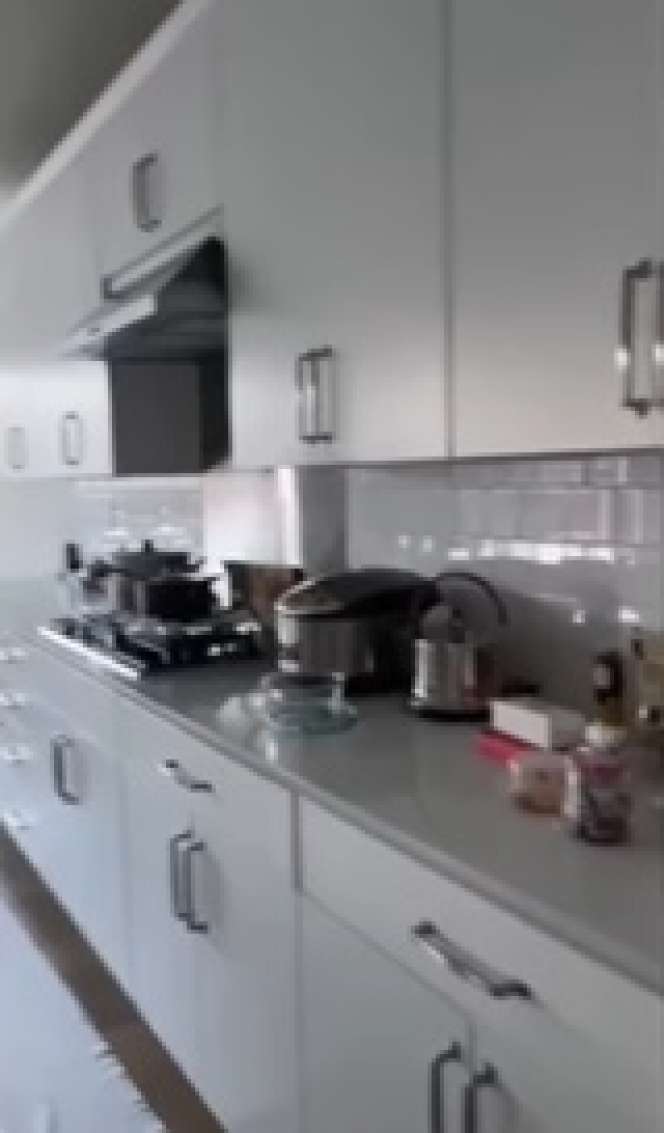 Intip Rumah ala Negeri Paman Sam, Ngingetin Sama Film-Film Barat, Apalagi Pantry-nya yang Bikin Ngiler Banget