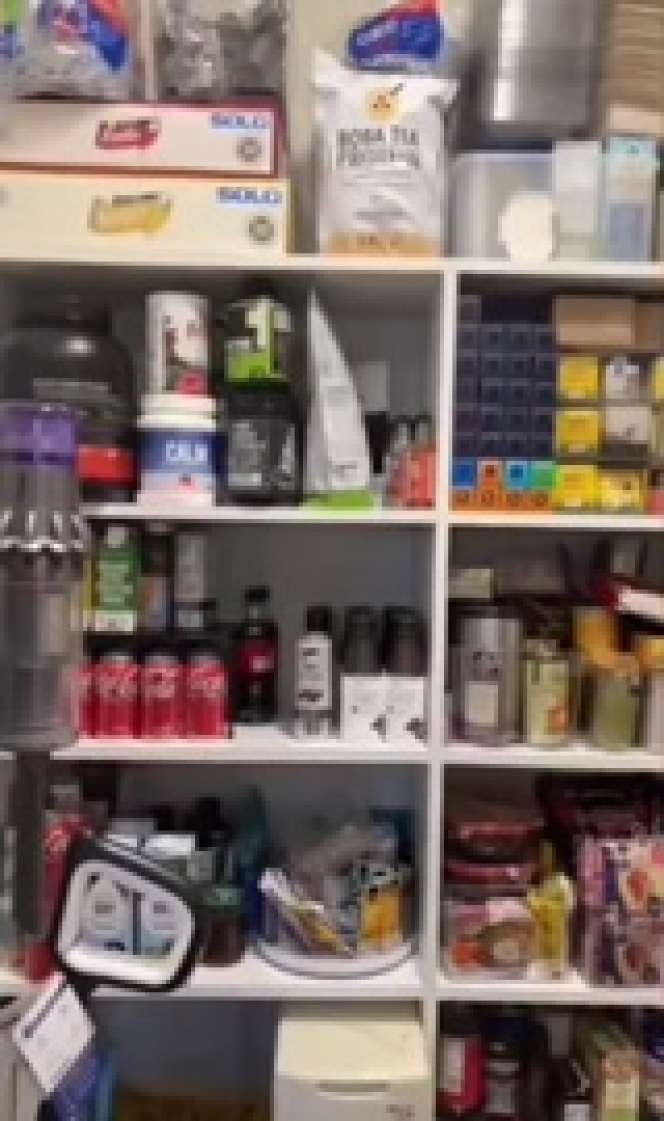 Intip Rumah ala Negeri Paman Sam, Ngingetin Sama Film-Film Barat, Apalagi Pantry-nya yang Bikin Ngiler Banget