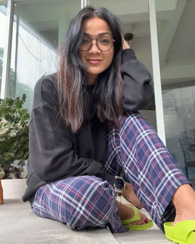 Rela Pindah Rumah 10 Kali dalam 10 Tahun, Artis Cantik Ini Ungkap Alasan Mengejutkan, Ternyata…