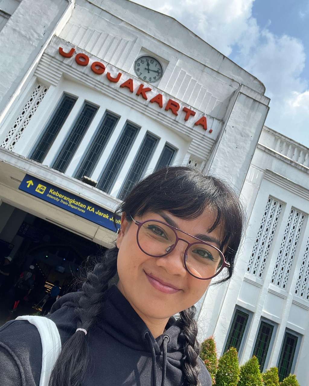 Rela Pindah Rumah 10 Kali dalam 10 Tahun, Artis Cantik Ini Ungkap Alasan Mengejutkan, Ternyata…