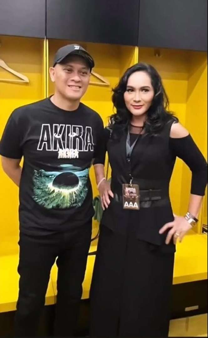 Potret Pungky Sukmawati Mantan Pacar Ahmad Dhani, Bahagia Bisa Foto Bareng Dengan Sang Mantan 