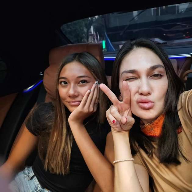 Jarang Tersorot! Potret Suri Jabrik Keponakan Luna Maya yang Jago Surfing