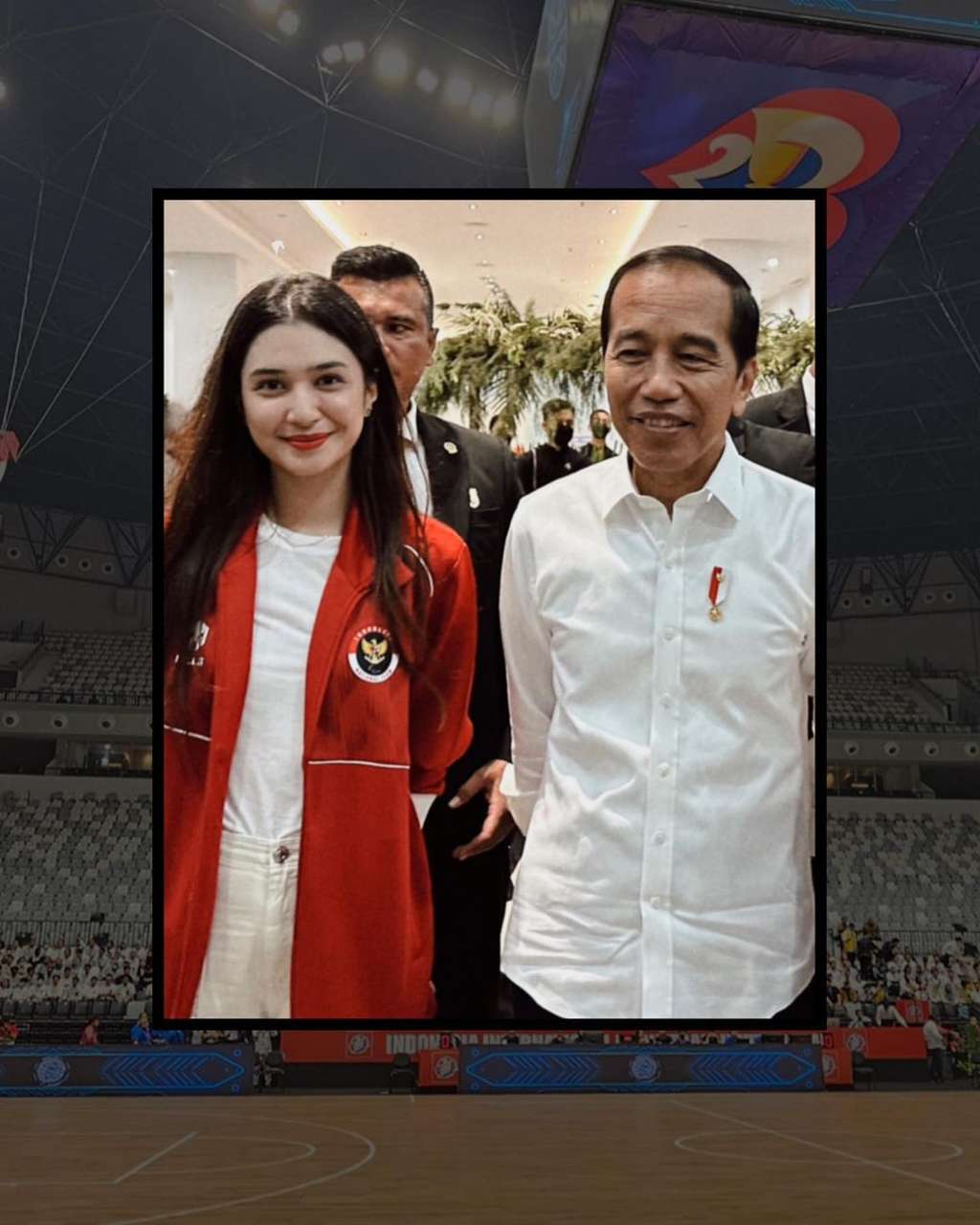 Gaya Mikha Tambayong Saat Ngantor Jadi Staf Ahli Menpora, Kaosan