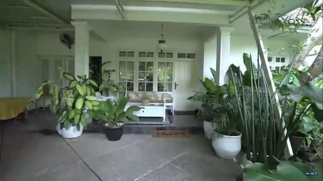 Potret Rumah Masa Kecil Ivan Gunawan, Mewah Banget pada Zamannya