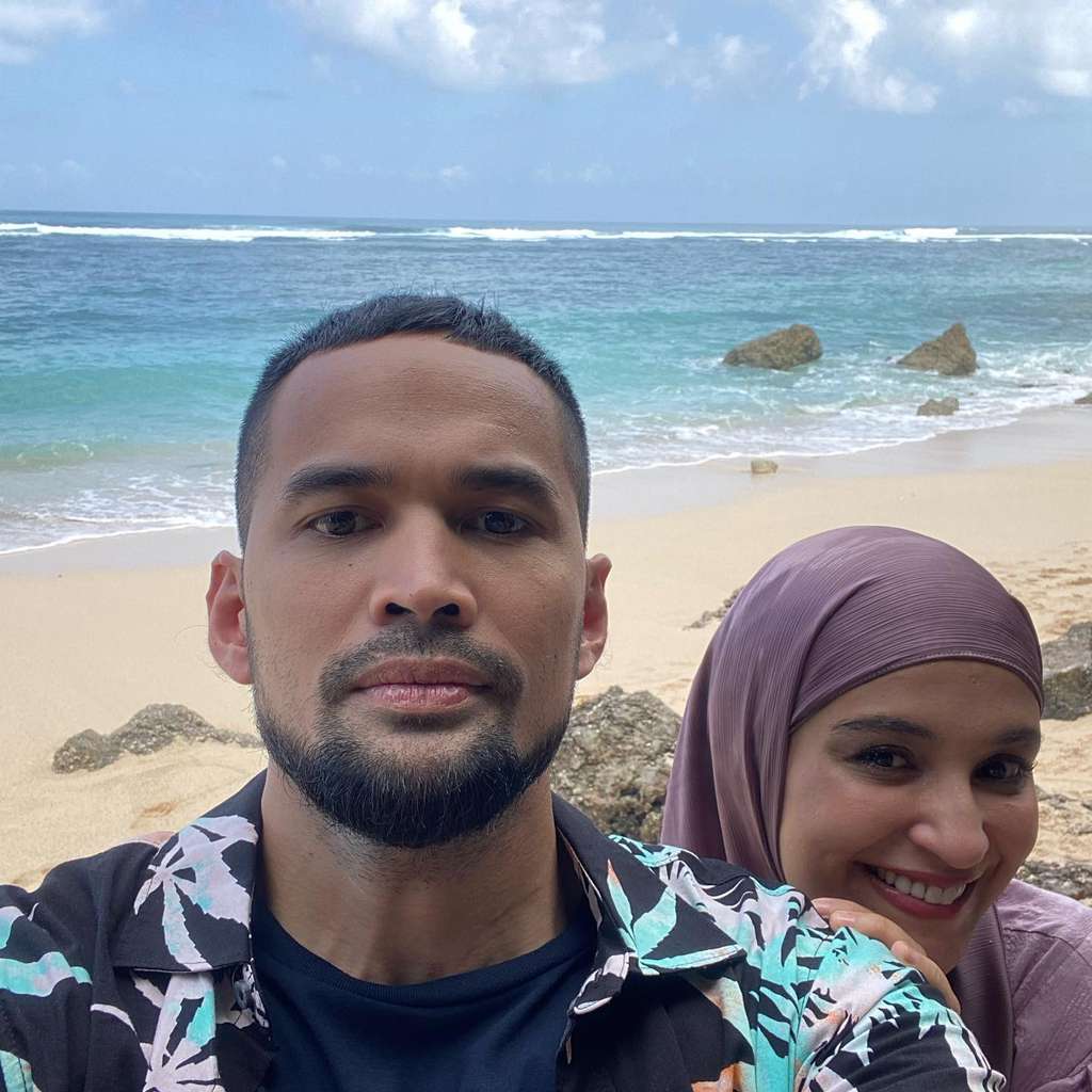 Bukannya Terharu, Aktor Tampan Ini Malah Tahan Tawa Saat Temani Istri Melahirkan, Ternyata Alasannya Random Banget!