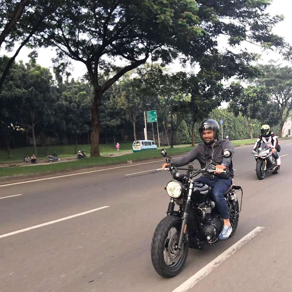 Bukannya Terharu, Aktor Tampan Ini Malah Tahan Tawa Saat Temani Istri Melahirkan, Ternyata Alasannya Random Banget!