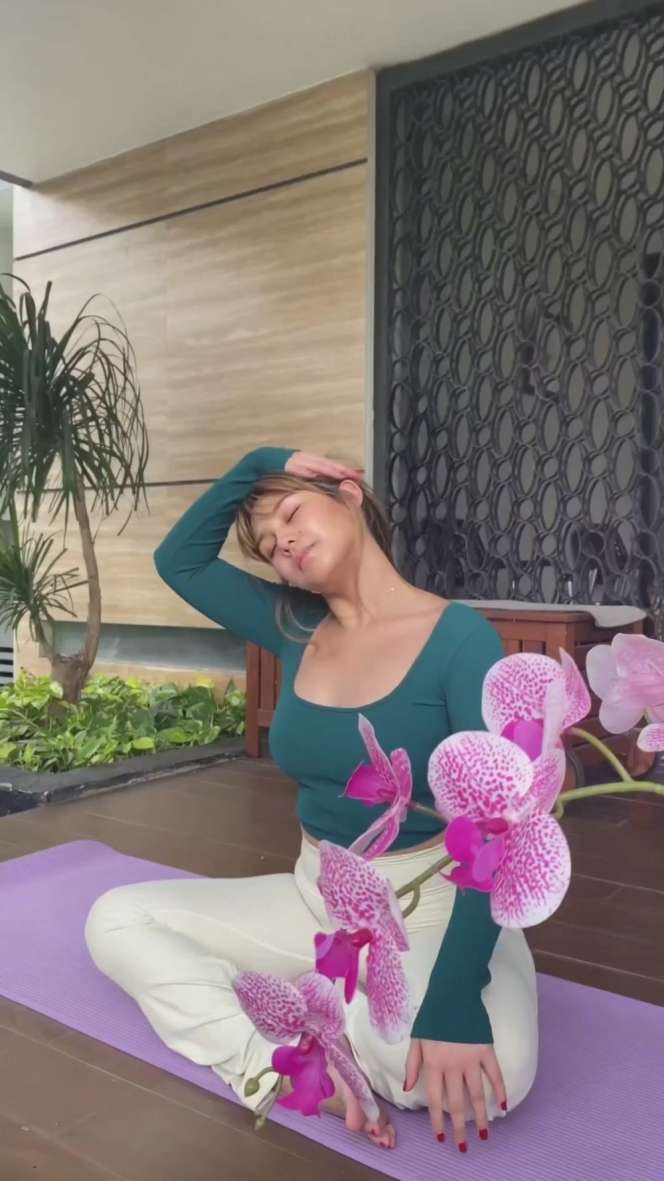 Potret Vanesha Prescilla saat Olahraga Yoga, Netizen Julid Tubuhnya Disebut Berubah!