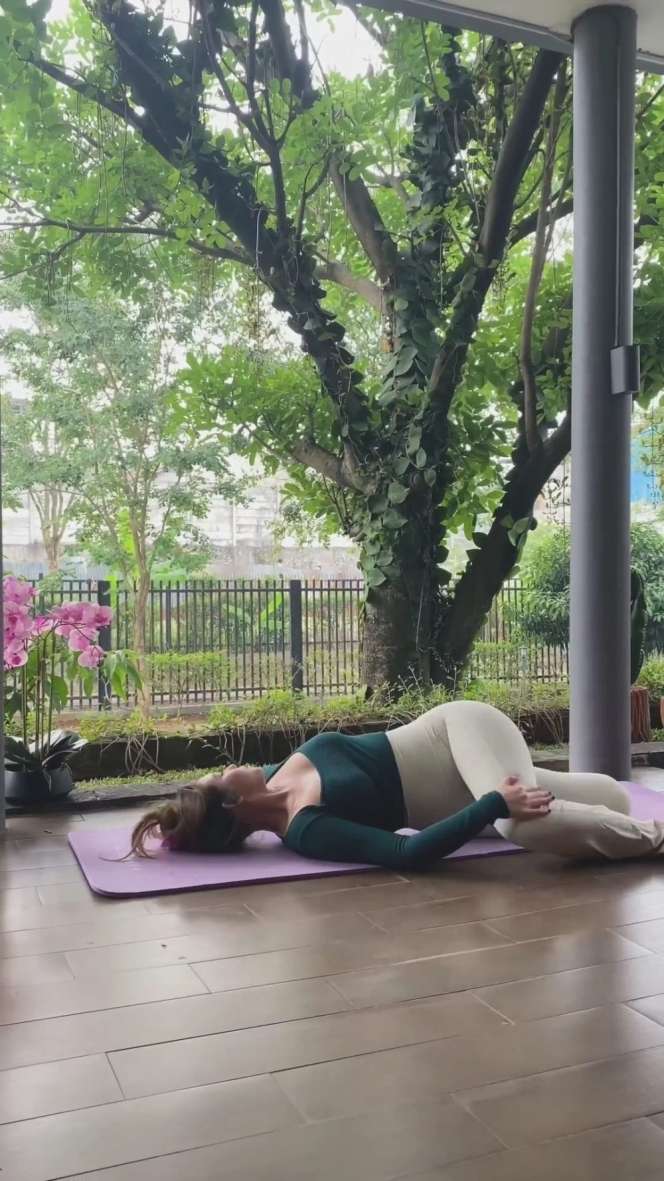 Potret Vanesha Prescilla saat Olahraga Yoga, Netizen Julid Tubuhnya Disebut Berubah!