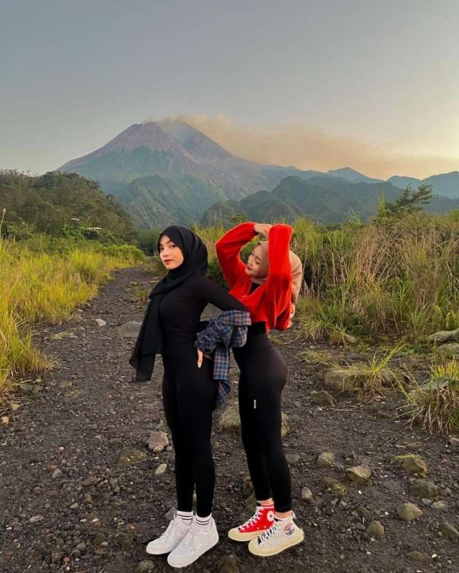 Potret Oklin Fia dan Kembarannya Isna Anggita, Ternyata Sempat Berpisah Bertahun-Tahun