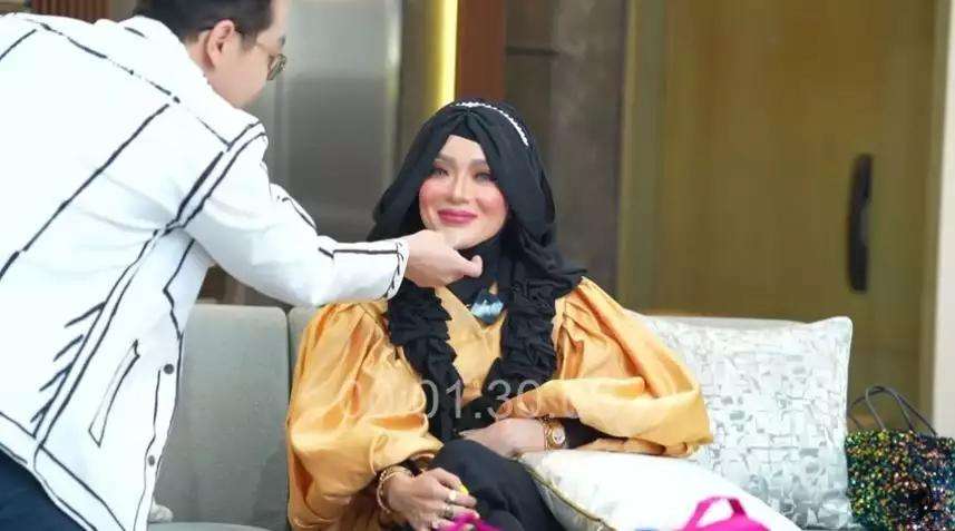 Potret Yuni Jasmine PNS Viral Berdagu Lancip, Wajah Aslinya Dibongkar Dr. Richard Lee